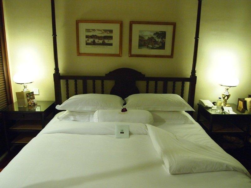 The Majestic Malacca Hotel - Small Luxury Hotels Of The World Exterior photo A bed