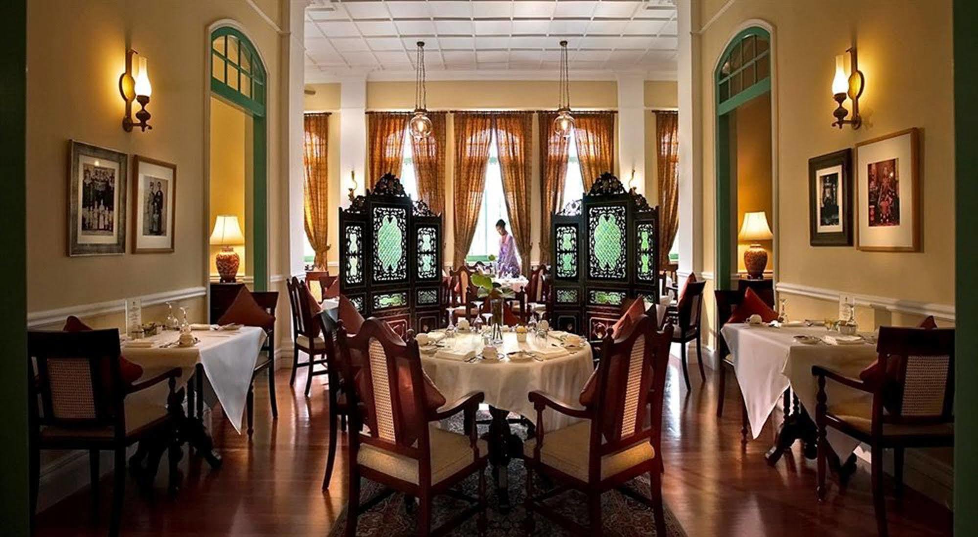 The Majestic Malacca Hotel - Small Luxury Hotels Of The World Exterior photo Interior of the restaurant