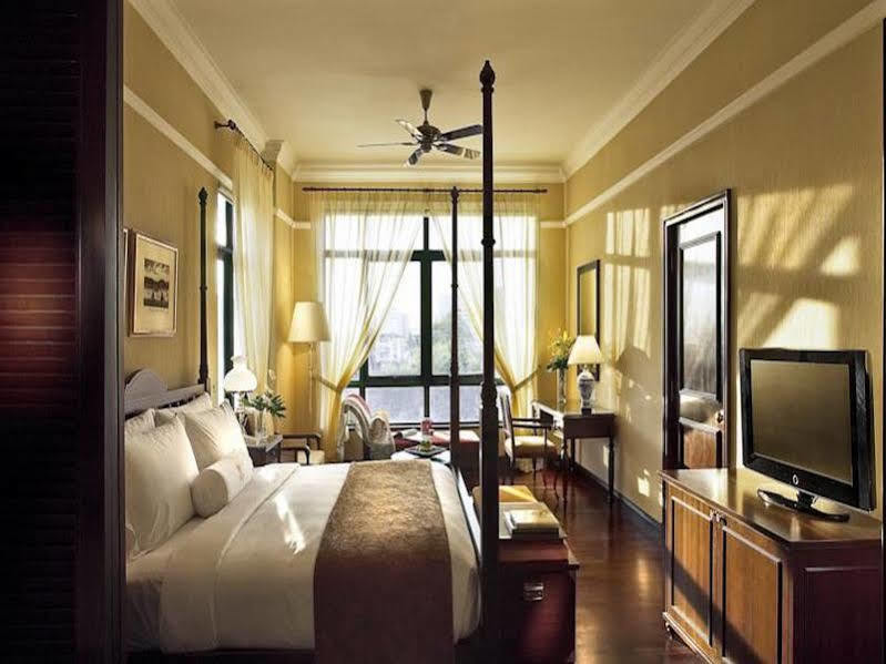 The Majestic Malacca Hotel - Small Luxury Hotels Of The World Exterior photo A room at the hotel